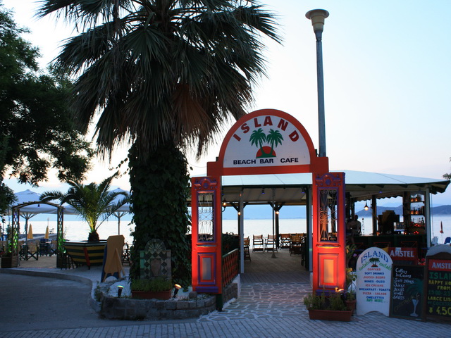 Beach bar Cafe – ISLAND